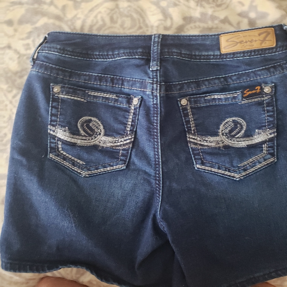 Seven Shorts - Picture 2 of 3
